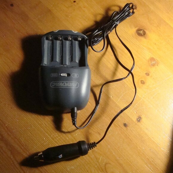 Rayovac Home & Auto AA or AAA Battery Charger - Picture 1 of 1